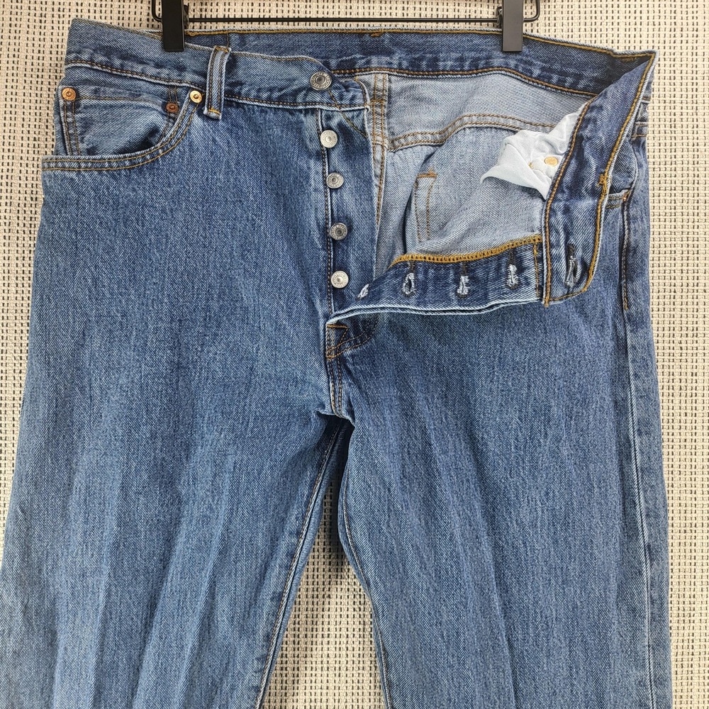 Levis 501 Jeans Mens 36x33 Blue‎ Denim Straight Leg Button Fly 5 Pocket Classic